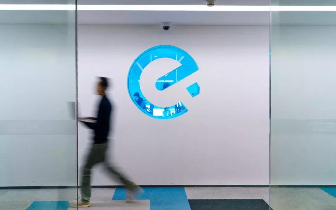 特稿:冒犯者张旭豪