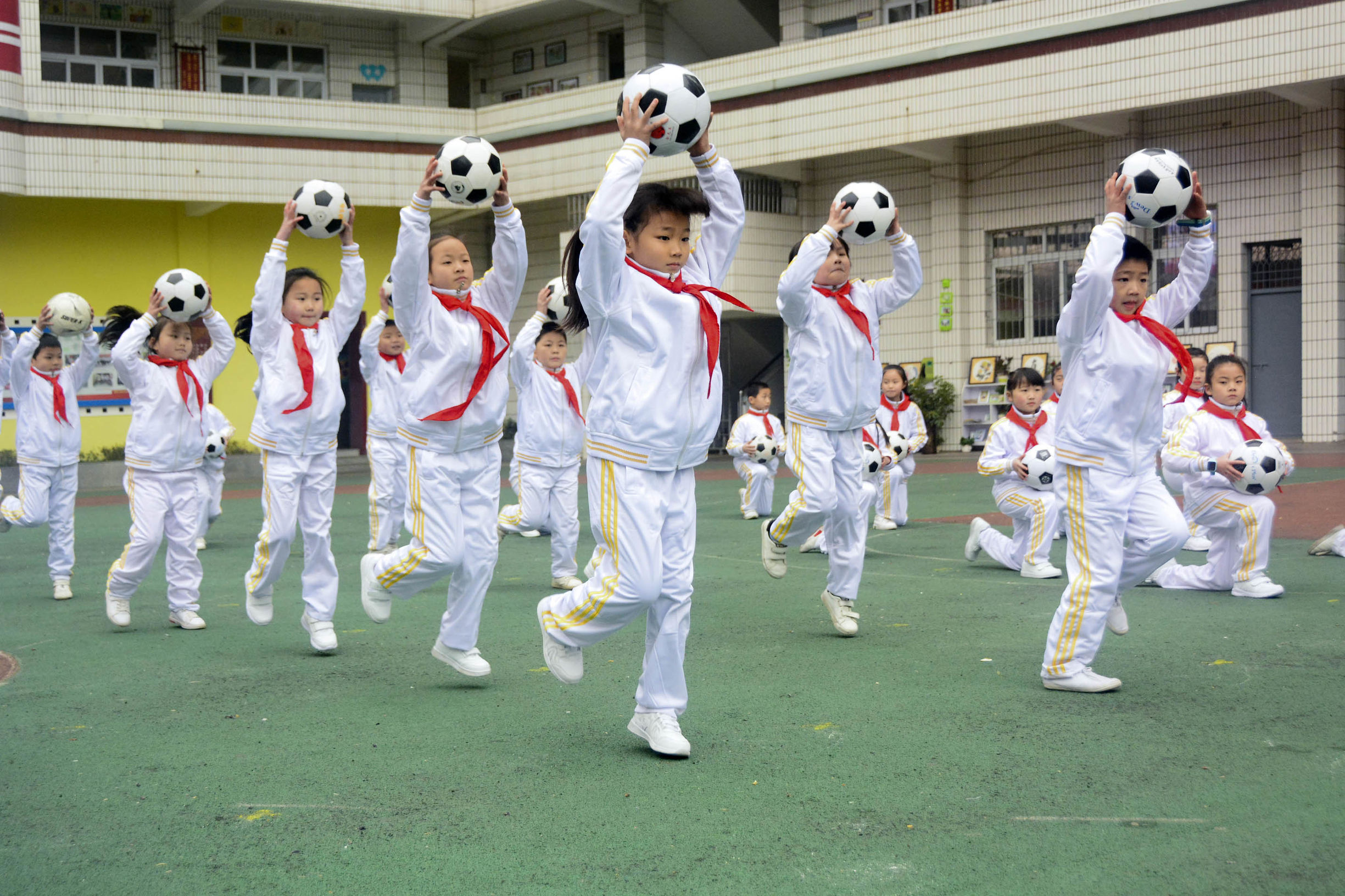 红山区第17小学足球啦啦操,三小校运会啦啦操