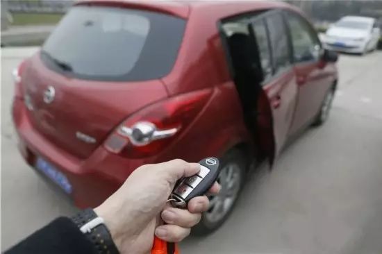 两名男子盗窃300多万黄金,男子为年底还账盗窃20万元金首饰