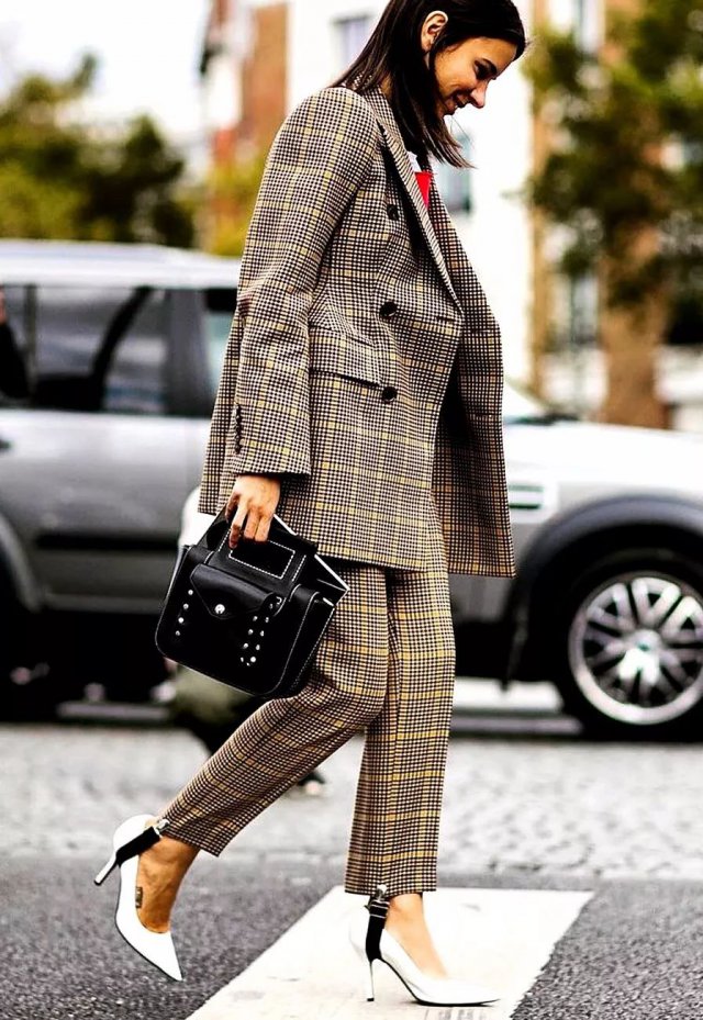 踩脚裤穿着舒服吗,七种颜色的踩脚裤