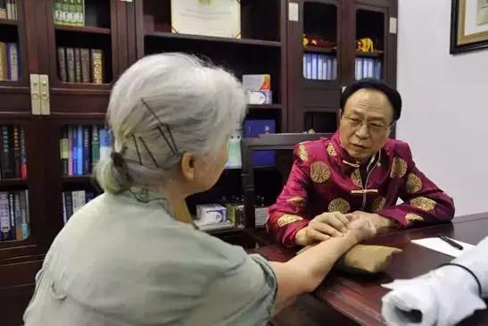 以岭药业老板吴以岭哪里的,以岭药业的吴以岭