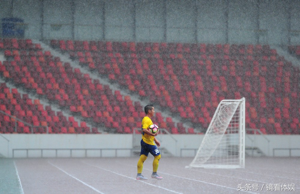 2017镜看体娱与佛山体育的50瞬间｜与巴萨球员偶遇与草根球星并肩