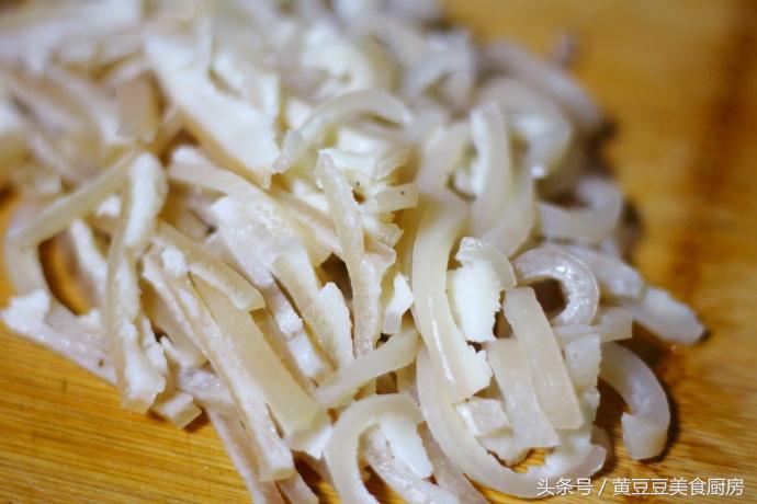 猪皮配什么菜炒最好吃,肉皮搭配什么炒