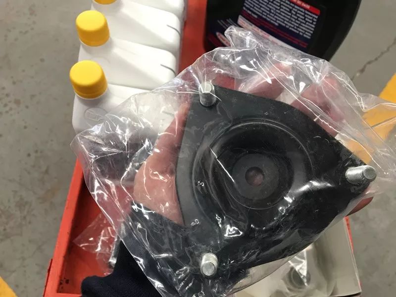 老迈腾和新迈腾综合测评,7年车大保养都需要做什么