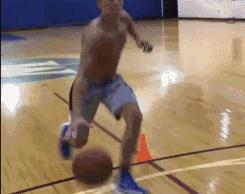 让体前变向更容易晃倒对手,如何体前变向带动防守人