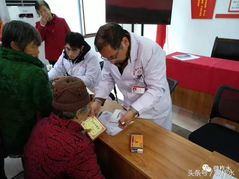 柞水政法委,政法委走访慰问贫困户