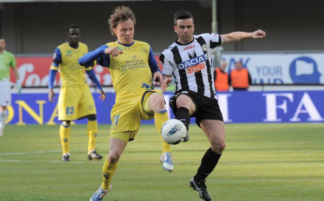 足彩2串1赢一场可以兑奖吗,足彩100元8串1中了超一万要交税吗