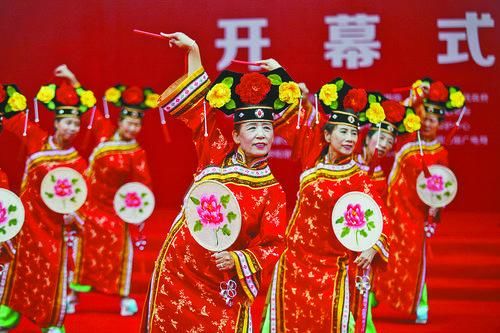 什么事情这么重要？内蒙古日报居然一下发了8个版！