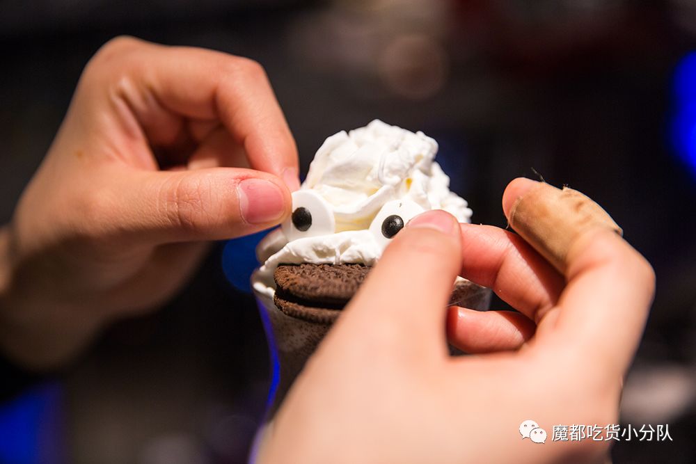 端不动的鱼缸鸡尾酒，边嚼边喝