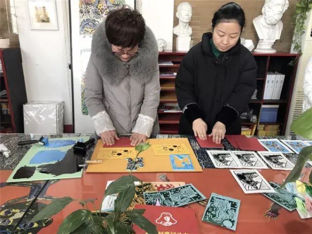 狗年要来了！浦江这所小学做的画有点意思的