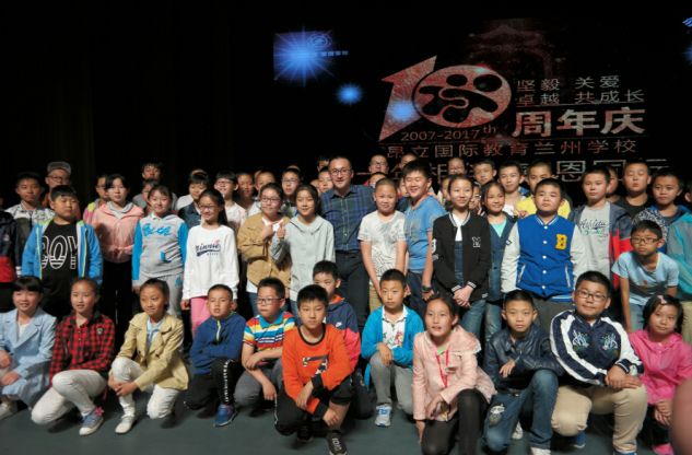 这个崇明人,从小就是学霸,后来创立了一家著名的教育培训机构