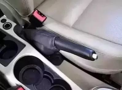 雪天车玻璃冻住如何解冻,雪天车挡风玻璃结冰怎么办视频