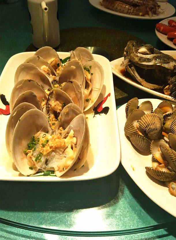 三亚清水湾海滩美食攻略,海南清水湾疍家新村鱼排午餐