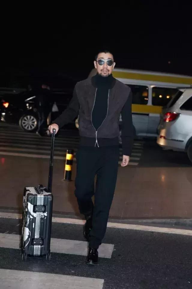 火炸天的羽绒服,rimowa新系列