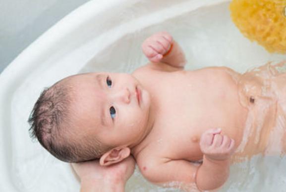 宝宝湿疹反复发作怎么办？专职妈妈教你三招，不到一个星期就见效