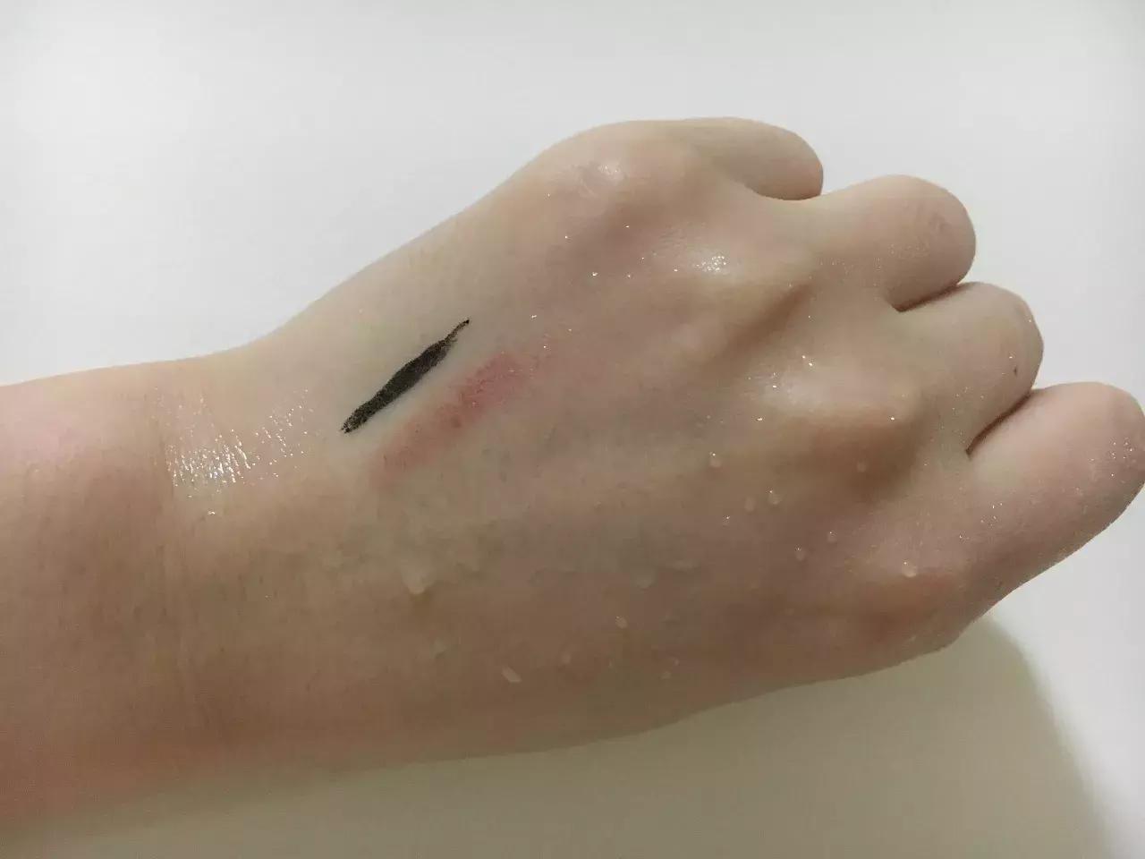 这款洁面仪超火让你的脸更加洁净,价格相对平民而且好用的洁面仪