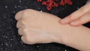 小黑瓶为什么是红色,小黑瓶是不是白里透红