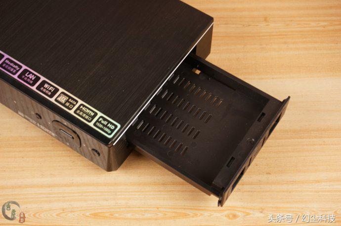 不知不觉七年过去了,这款高清盒子好像并不落伍,只是很少用了