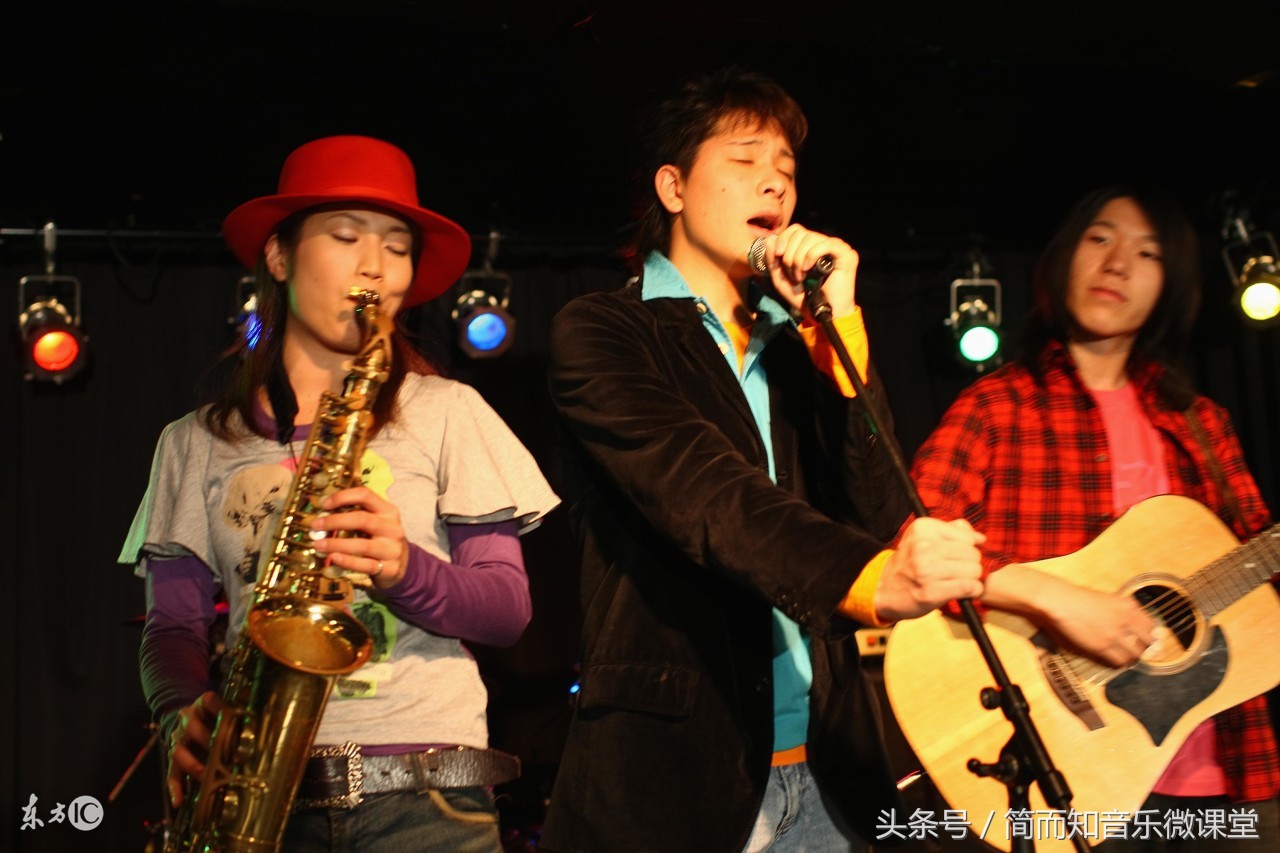 唱歌舌根放平技巧,唱歌怎么解决喉咙用力