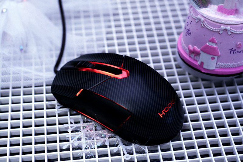 如果说樱桃是买盒子送键盘,那I-ROCKS锆Zr-60算是买盒子送鼠标了