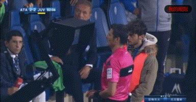 震惊足坛的手球,足球场上的手球