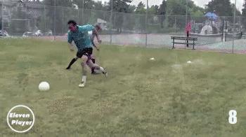 足球运球过人的方法及技巧,足球五人制过人小技巧简单