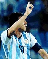 梅西被送生日礼物,梅西被记者送红绳