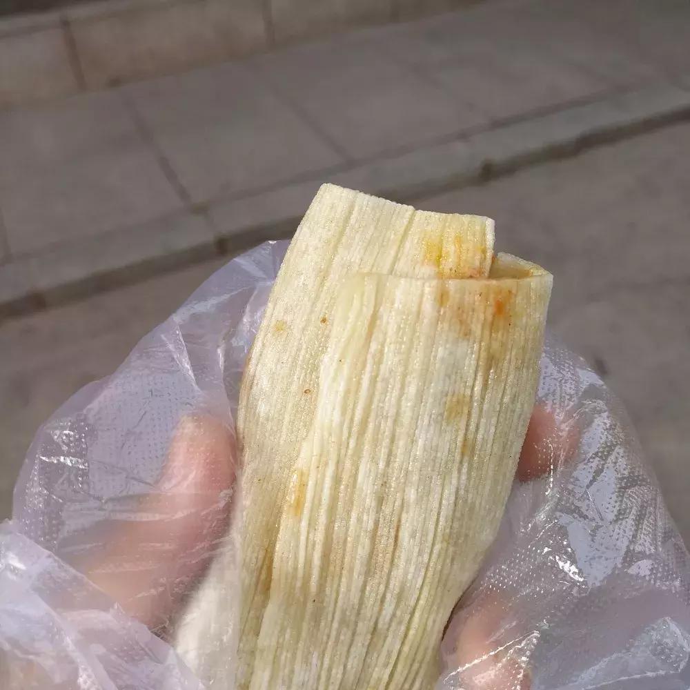 一家刚开业的小吃店,夫妻开了一家臭豆腐小吃店