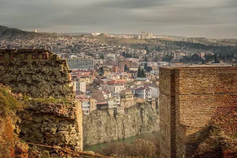 这个极具欧式风情的亚洲国家，景点几乎免费开放，电子签超方便！