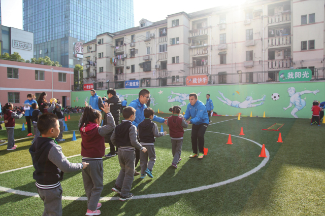 中国大力发展校园足球政策,那些年我们追过的足球