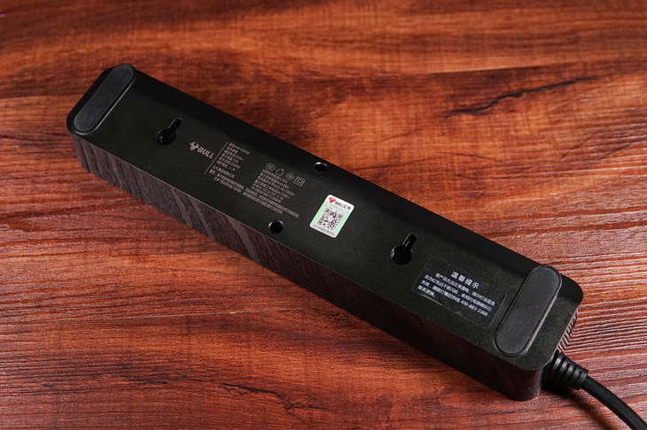 插座电压忽高忽低怎么回事,电压过高插座电压降低