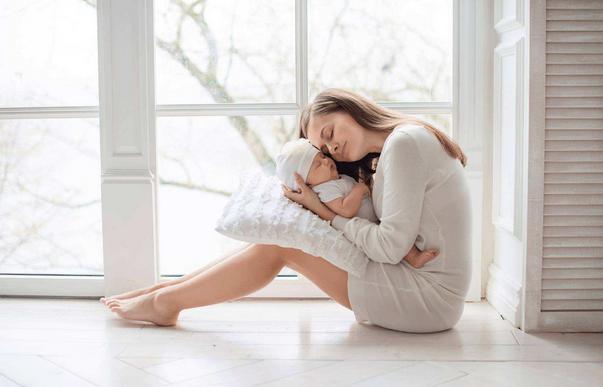 产后脱发掉发严重怎么补救啊,宝妈产后脱发严重视频