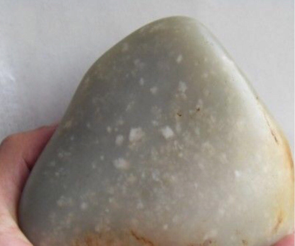如何鉴别和田玉籽料的好坏,灰色和田玉籽料好坏鉴别方法