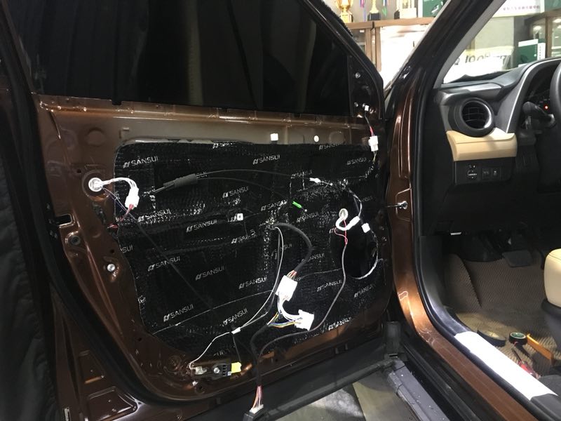 丰田rav4音响改装效果图,汕头星悦汽车音响改装隔音