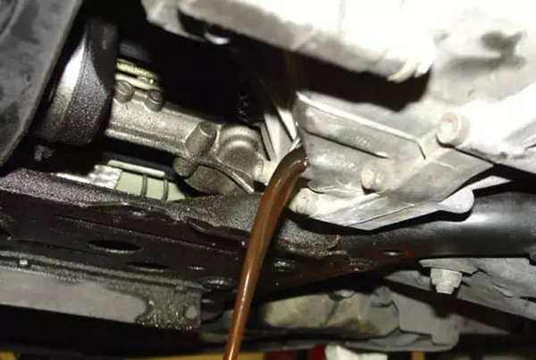 停在路边车窗被砸被盗怎么处理,车停路边被物体砸怎么处理