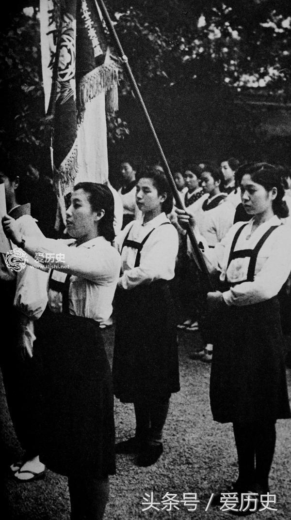 战时狂热的日本女子青年团把青春一心一意献给了侵略