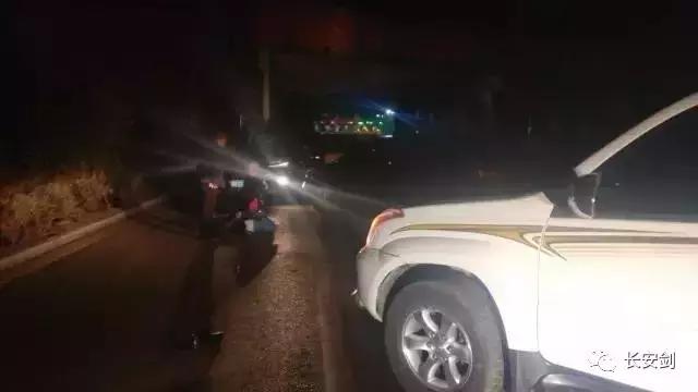 案件回顾被绑架158天的女孩,2011年解救人质真实事件