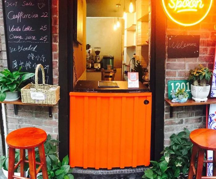 水果店咖啡、菜场咖啡、看魔都这些小窗咖啡店肉搏星爸爸！