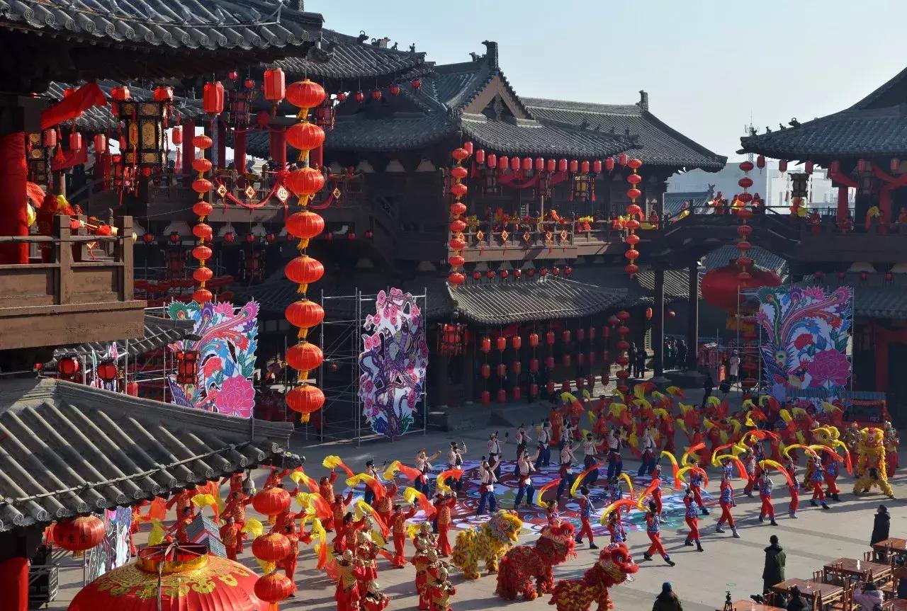 偶遇阎维文朱迅,朱迅东西南北贺新春是春晚吗