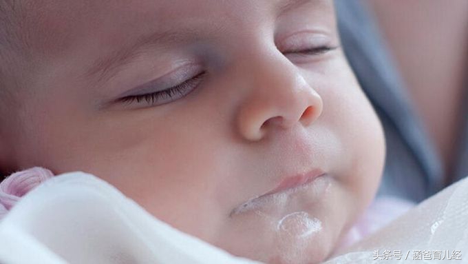 育儿记录：女儿昨天接种疫苗后，晚上出现不良反应！