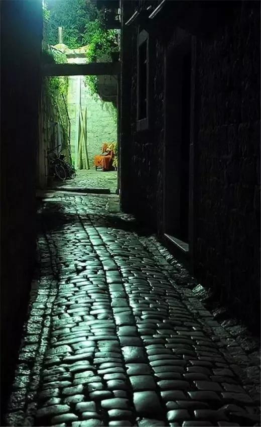 古巷深深情几许下联,古巷深深几许全文