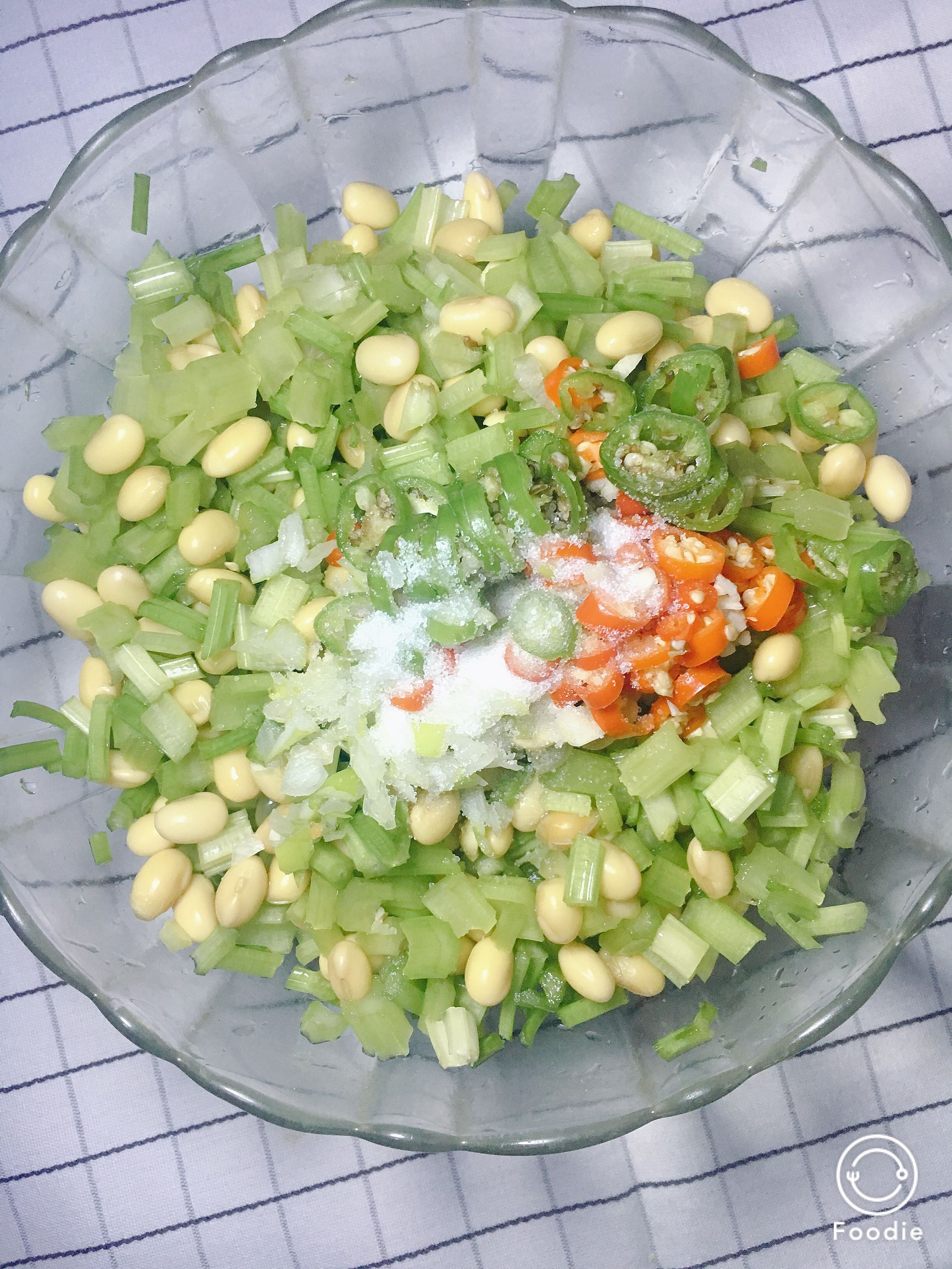 芹菜黄豆凉菜调料,凉拌芹菜黄豆怎么做