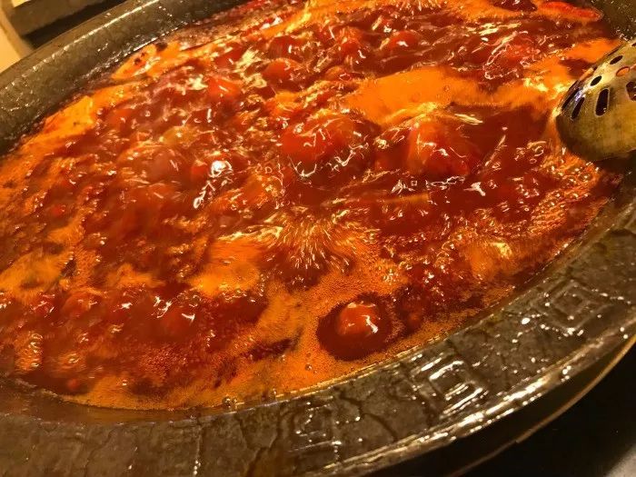 这些不好找的苍蝇火锅,是每个成都人火锅记忆的起点