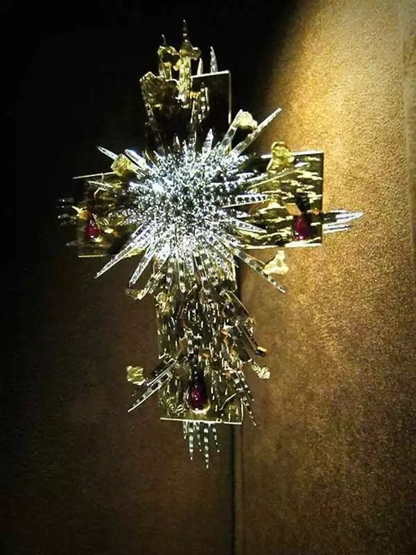 看完这5类珠宝设计，抛弃「猪精」，做维纳斯女孩吧