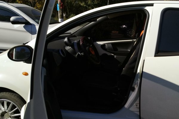 比亚迪f02015款1.0l炫酷型配置,比亚迪f0amt