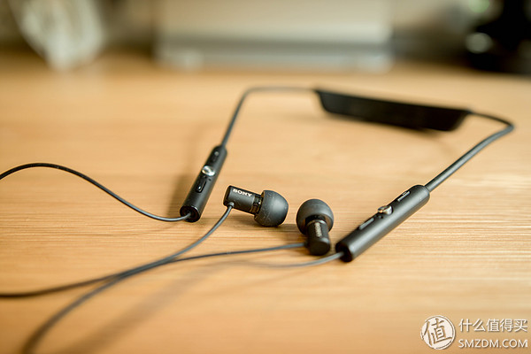 办公桌面舒适简约布局,好看的办公桌面布置