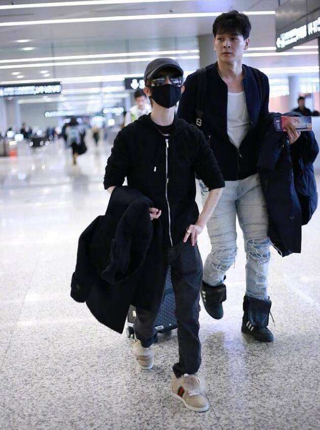 郭敬明保镖,郭敬明现身机场