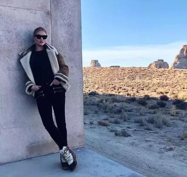 周冬雨雪地靴怎么搭配裤子,谁说雪地靴不好搭配