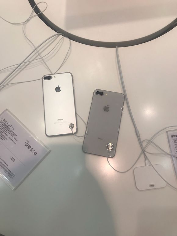iphone7和iphone8区别你能看出来嘛？售价相差竟然高达1500