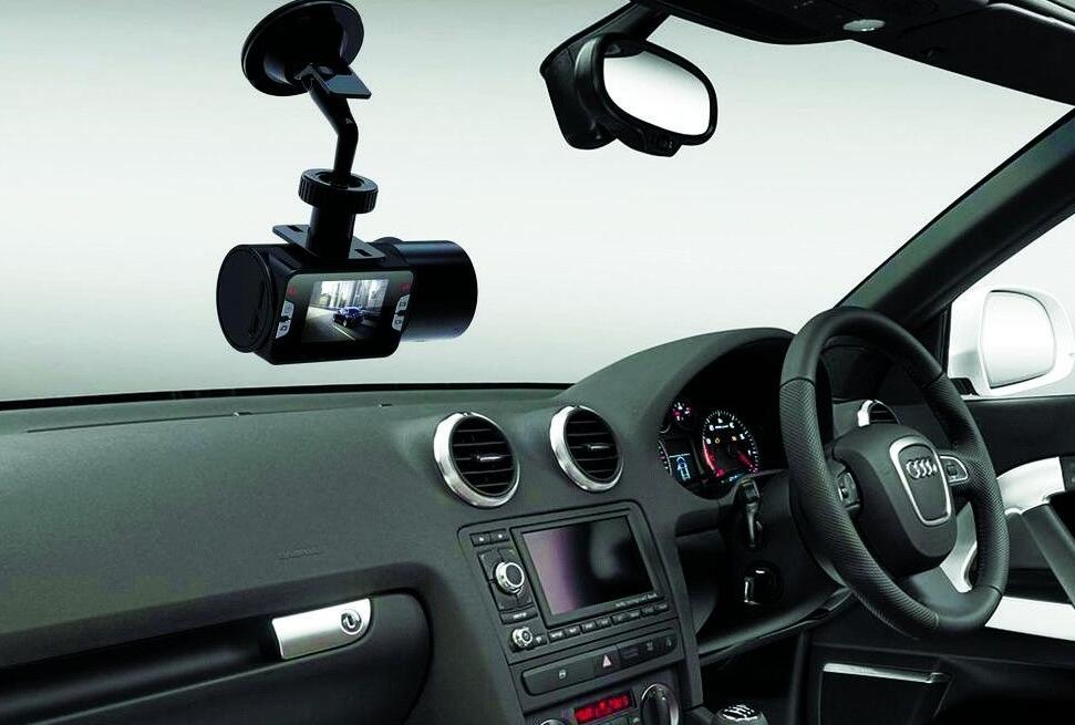 小风聊车：防碰瓷需要行车记录仪，那应该怎样选择呢？